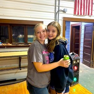 Meet your Posher, Addi